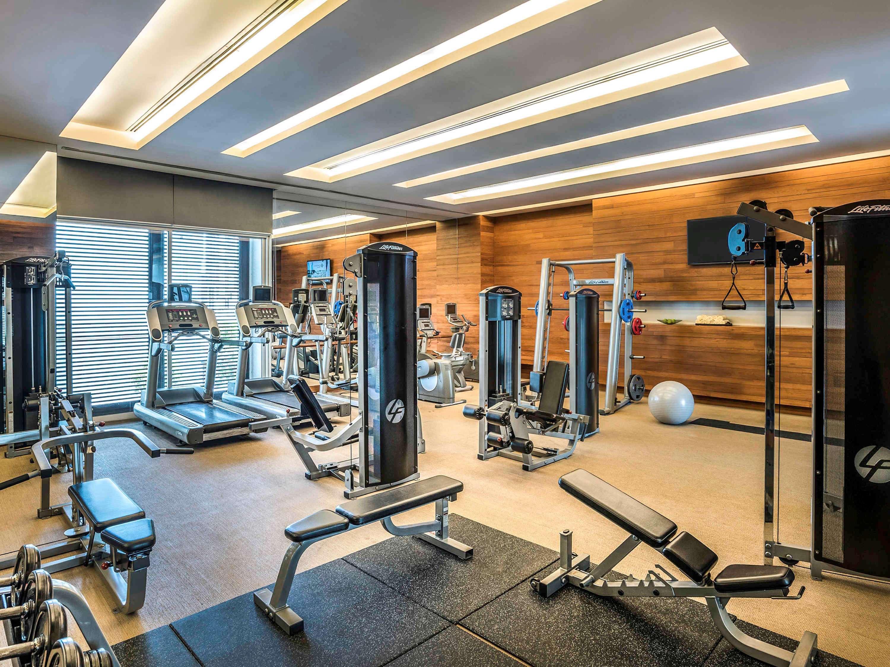Pullman Bangkok King Power Hotel Exterior foto The gym at the hotel