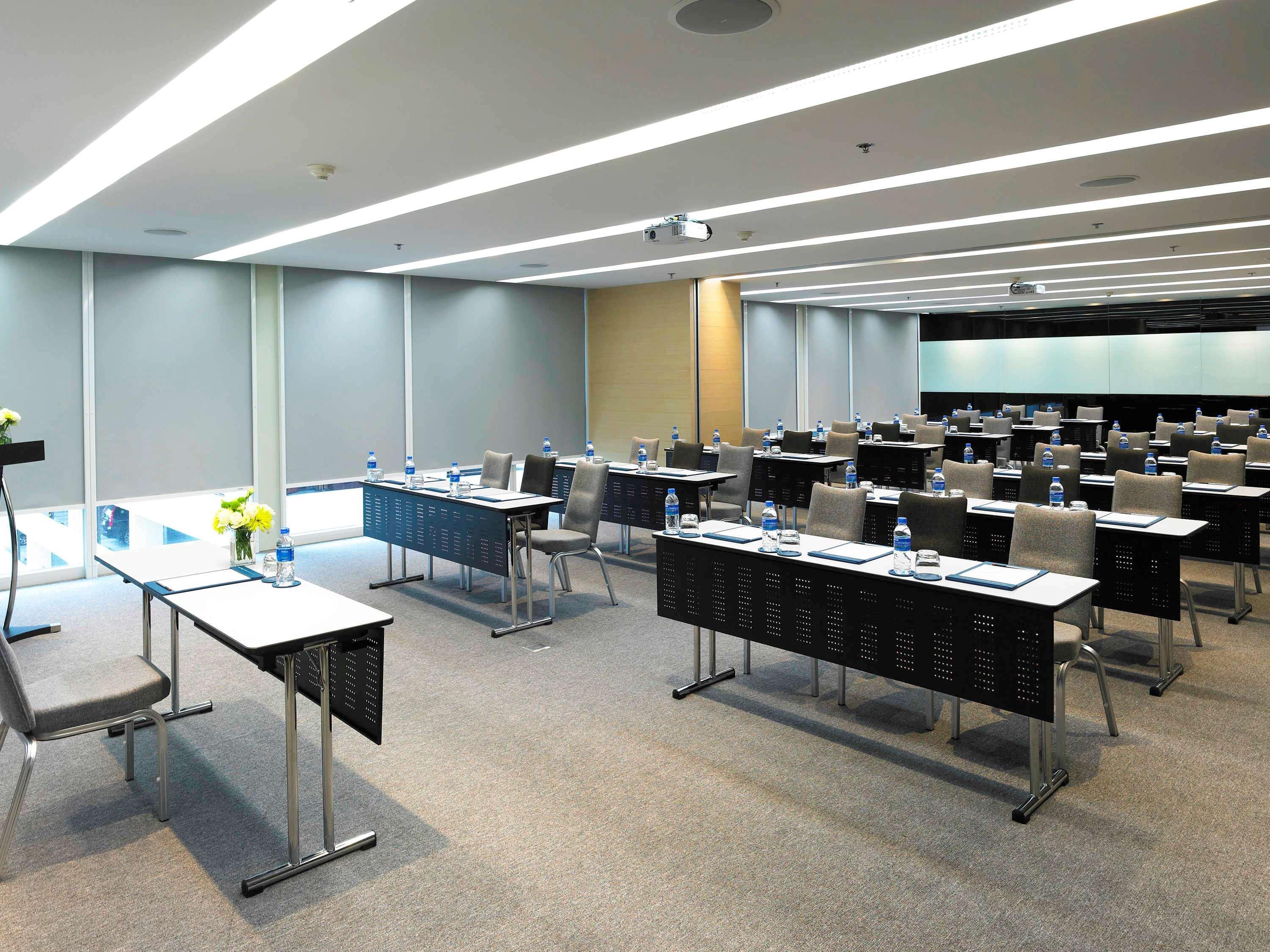 Pullman Bangkok King Power Hotel Exterior foto Meeting room
