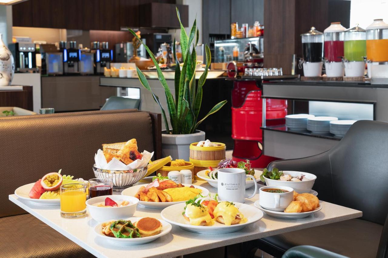 Pullman Bangkok King Power Hotel Exterior foto A typical buffet at a hotel