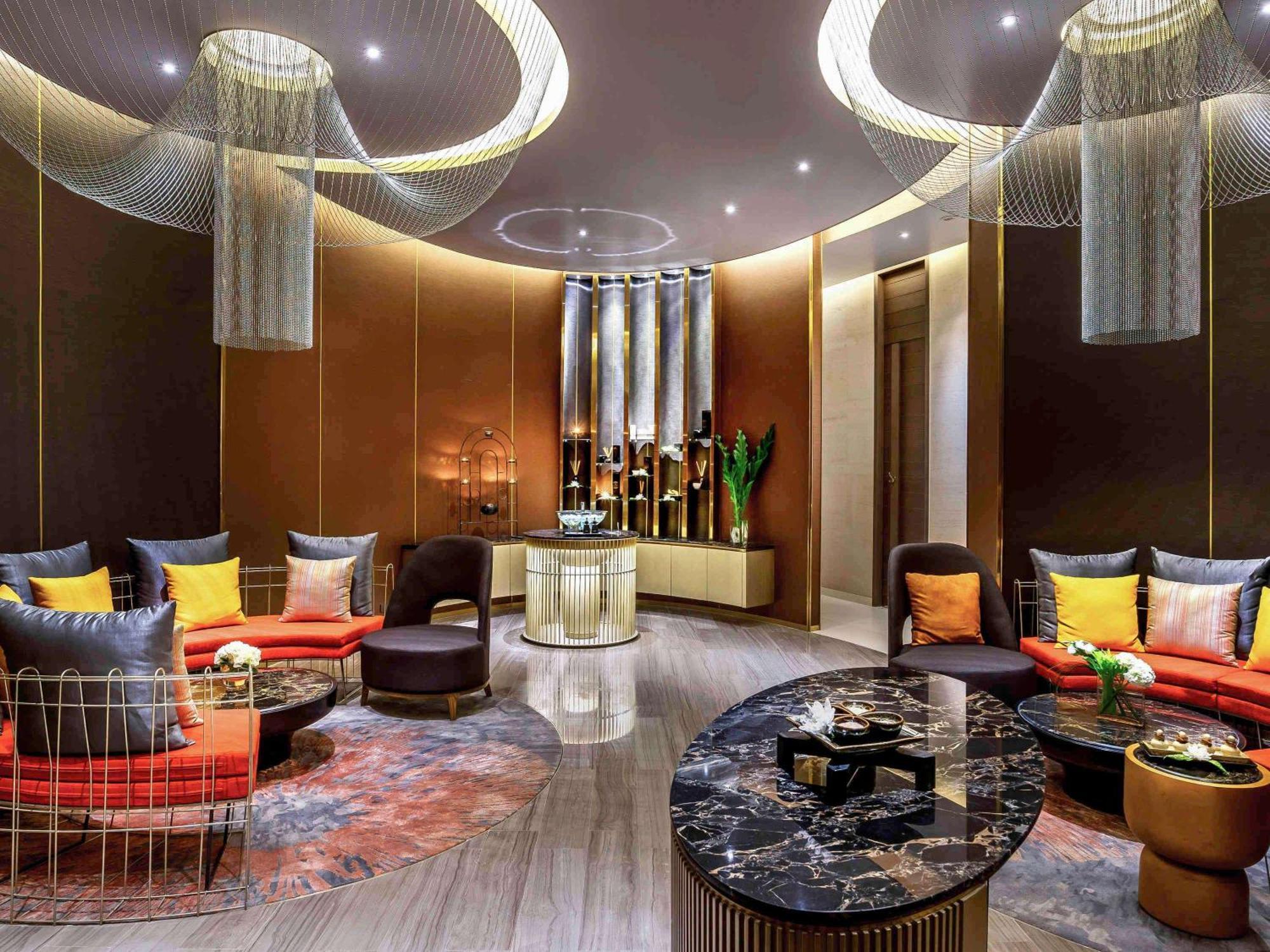 Pullman Bangkok King Power Hotel Exterior foto The lobby of the hotel